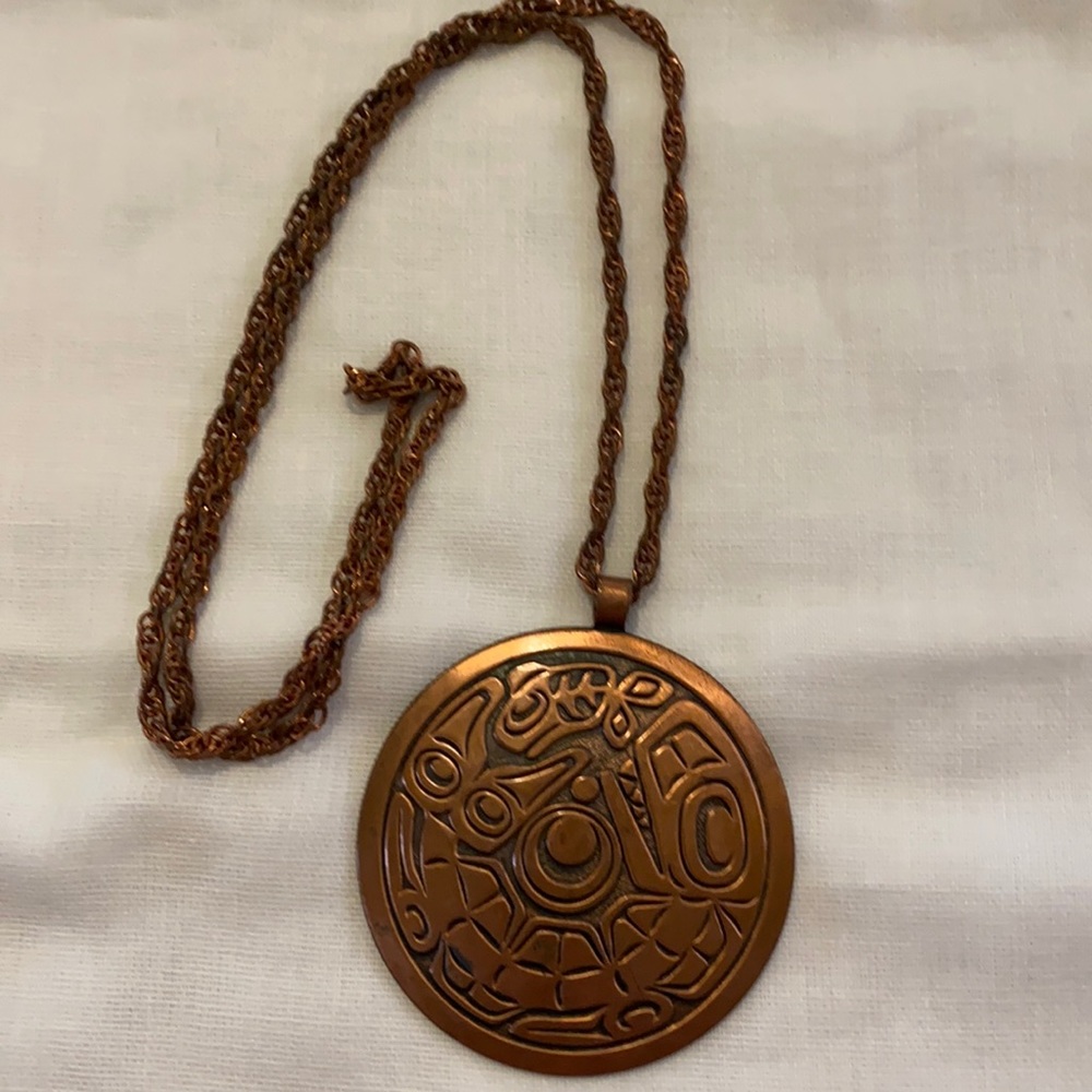 Copper tone necklace with pendant